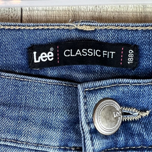 Lee Size 8 Petite Classic Fit 1889 Straight Leg Blue Medium Wash Jeans - Picture 6 of 14